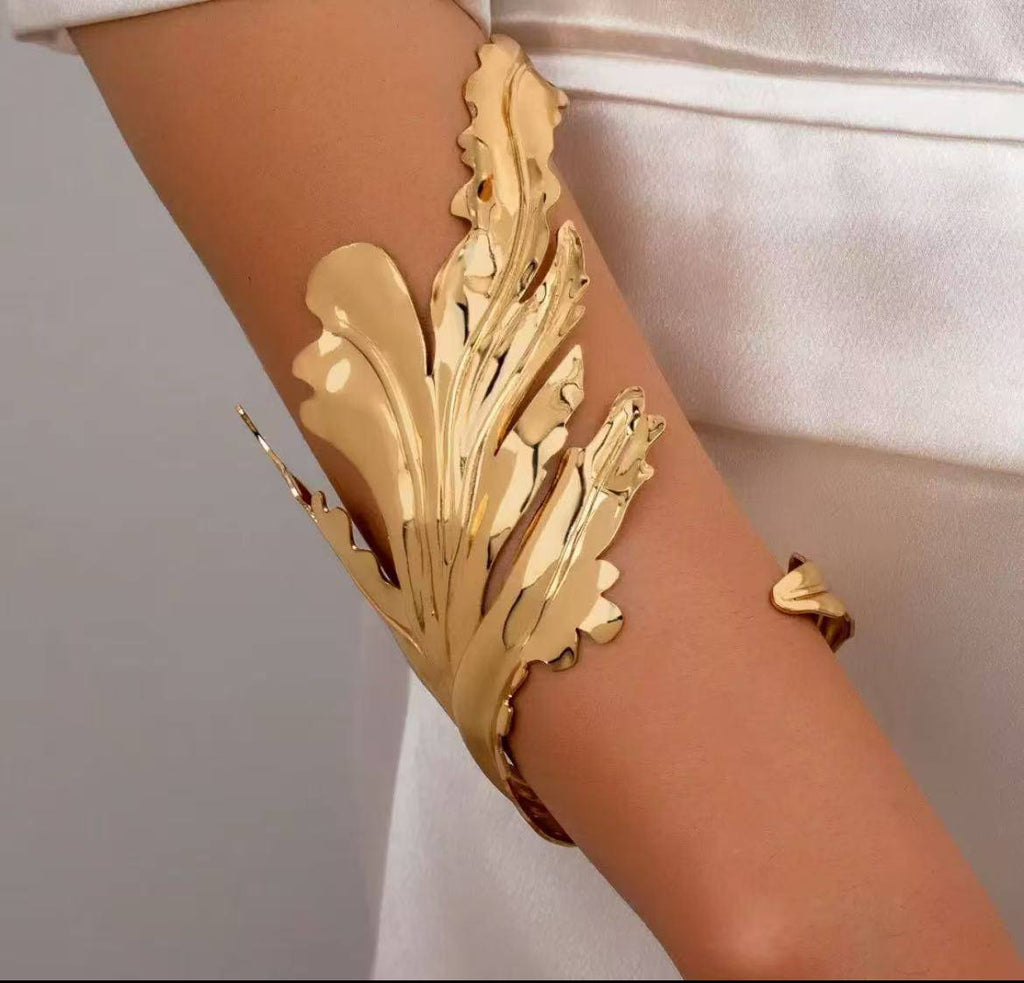 Aureaa Golden Leaf Cuff ✨🍃